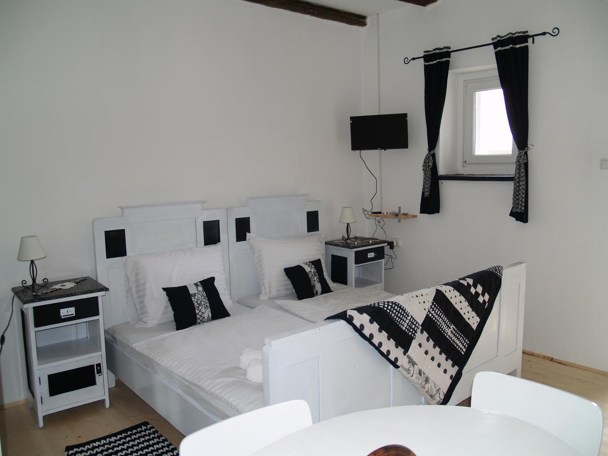 Pannonia Terranova Hotel Vardarac ภายนอก รูปภาพ